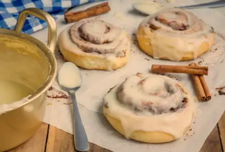 What Icing Goes On Cinnamon Rolls?