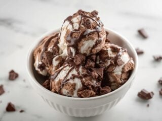 How to Make Mississippi Mud Ice Cream at Home